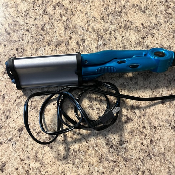 BED HEAD Ceramic Wave Artist Deep Waver for Beachy Waves, 15x9x7 Inch — Like New - Picture 3 of 10